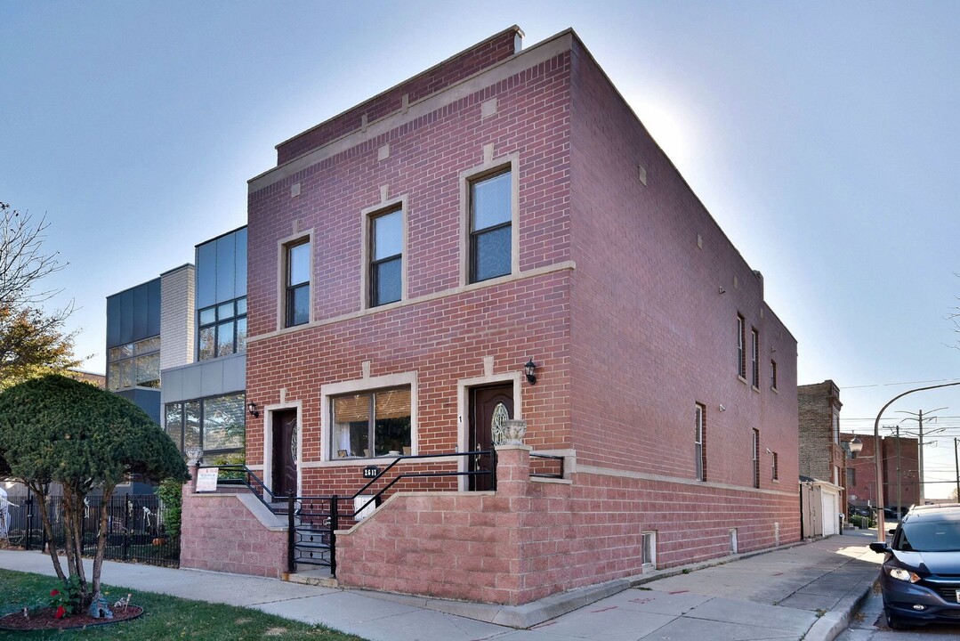 2617 W Huron St in Chicago, IL - Building Photo