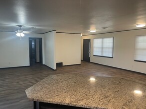 5408 8th St in Lubbock, TX - Building Photo - Building Photo