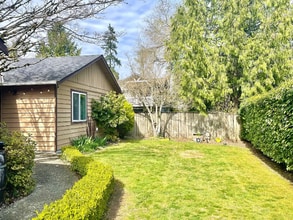 1825 225th St SE in Bothell, WA - Building Photo - Building Photo