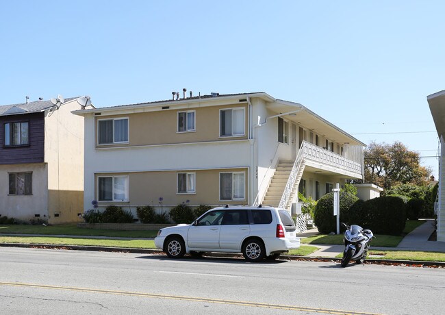 3928 Sawtelle Blvd in Los Angeles, CA - Foto de edificio - Building Photo