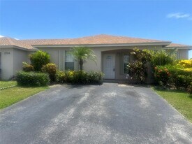 2728 NW 200th Terrace in Miami Gardens, FL - Building Photo