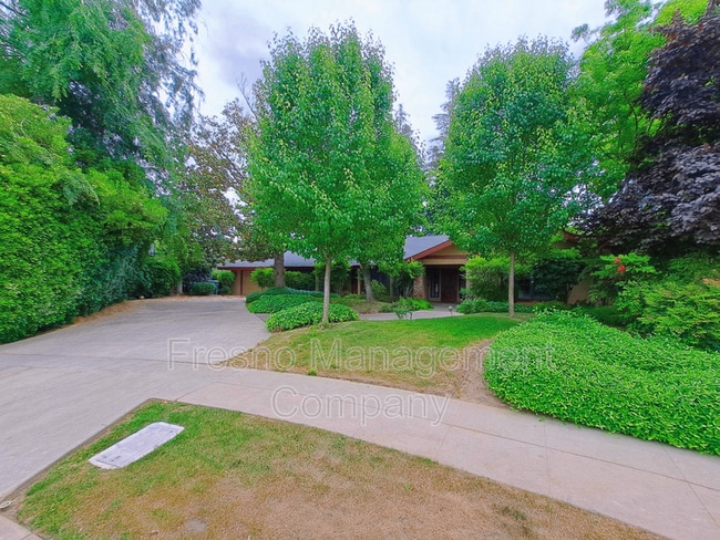 6690 N Feland Ave in Fresno, CA - Building Photo - Building Photo