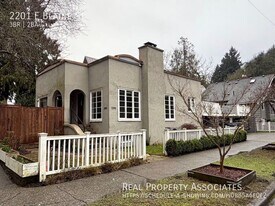 2201 E Blaine St in Seattle, WA - Building Photo