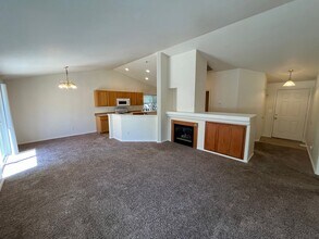 61396 Rock Bluff Ln in Bend, OR - Building Photo - Building Photo