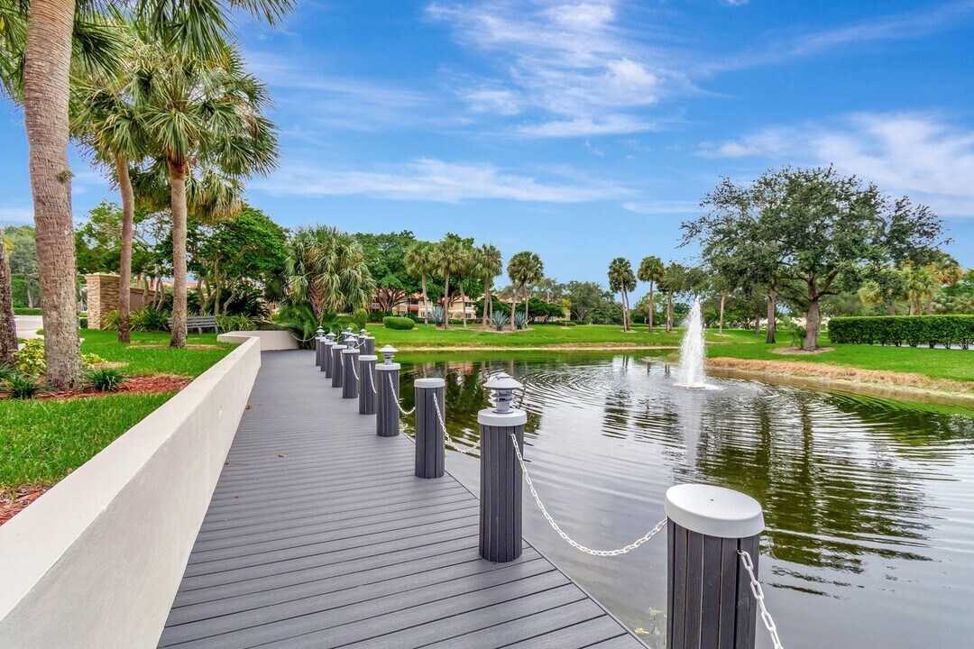 5901 Camino del Sol, Unit 403 in Boca Raton, FL - Building Photo