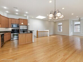 709 W Diversey Pkwy in Chicago, IL - Building Photo - Building Photo
