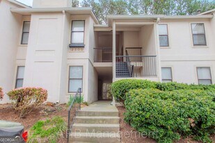 2504 Huntingdon Chase in Atlanta, GA - Building Photo