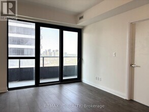 4015 The Exchange in Mississauga, ON - Building Photo - Building Photo