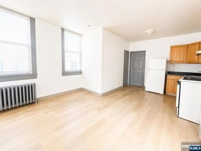 840 Mt Prospect Ave, Unit APT 1 in Newark, NJ - Building Photo - Building Photo