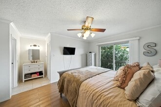 3919 Fairmont Pkwy in Pasadena, TX - Building Photo - Building Photo