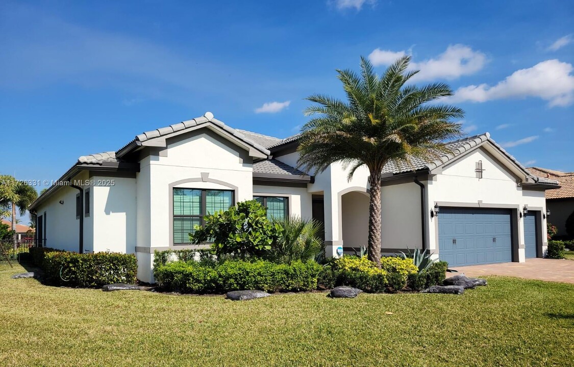 9117 Balsamo Dr. in Palm Beach Gardens, FL - Building Photo