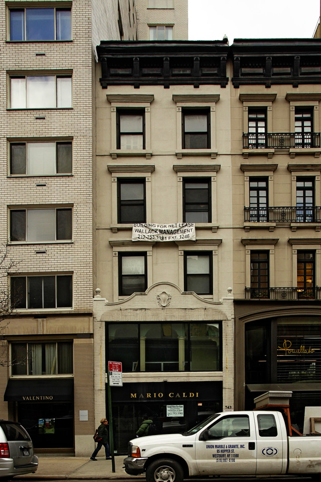 743 Madison Ave in New York, NY - Building Photo - Building Photo