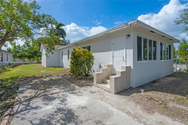 667 NW 14th St in Florida City, FL - Building Photo - Building Photo