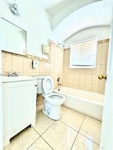 7629 Dickens Ave-Unit -5 in Miami Beach, FL - Foto de edificio - Building Photo