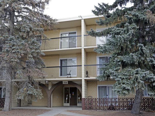 7008 4a St SW in Calgary, AB - Building Photo - Building Photo