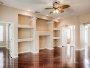 10508 Canary Isle Dr in Tampa, FL - Foto de edificio - Building Photo