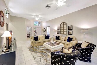 12804 Maiden Cane Ln in Bonita Springs, FL - Foto de edificio - Building Photo