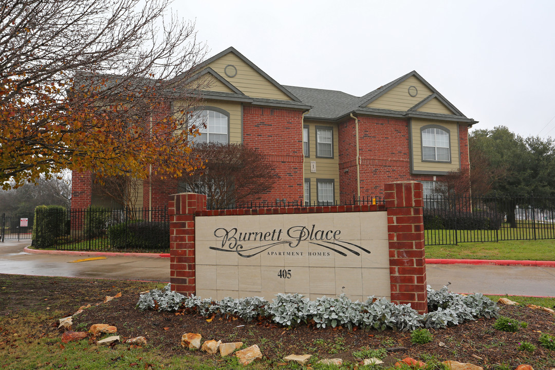 Burnett Place Apartments in Taylor, TX - Building Photo