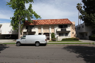 Jordan Casa in Canoga Park, CA - Foto de edificio - Building Photo