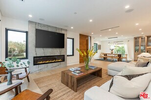 1161 Stearns Dr in Los Angeles, CA - Building Photo