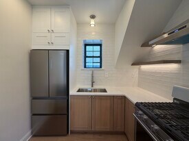 5016 N Lawndale Ave, Unit 2R in Chicago, IL - Building Photo