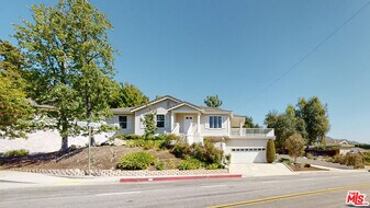 3461 Santa Carlotta St in Glendale, CA - Building Photo