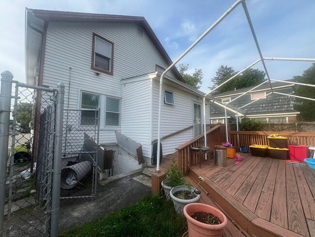 67 Notre Dame Ave in Hicksville, NY - Building Photo - Building Photo