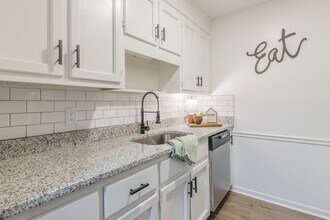 114-239 Northwood Dr in Mount Airy, NC - Building Photo - Building Photo