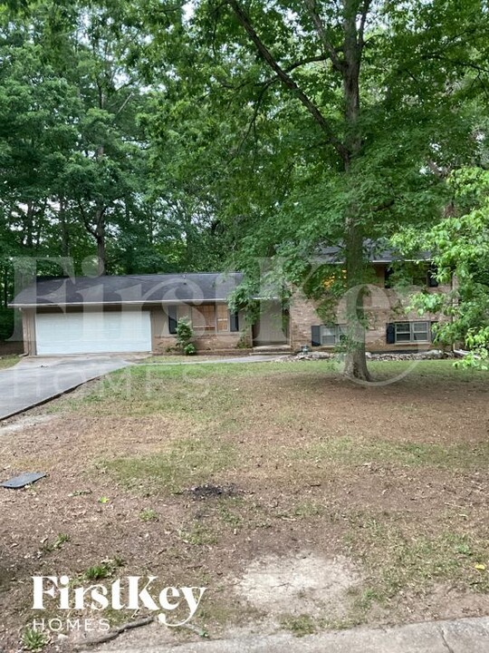 3961 Summit Dr in Douglasville, GA - Foto de edificio