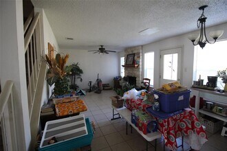 808 Angleton Cove in Austin, TX - Foto de edificio - Building Photo