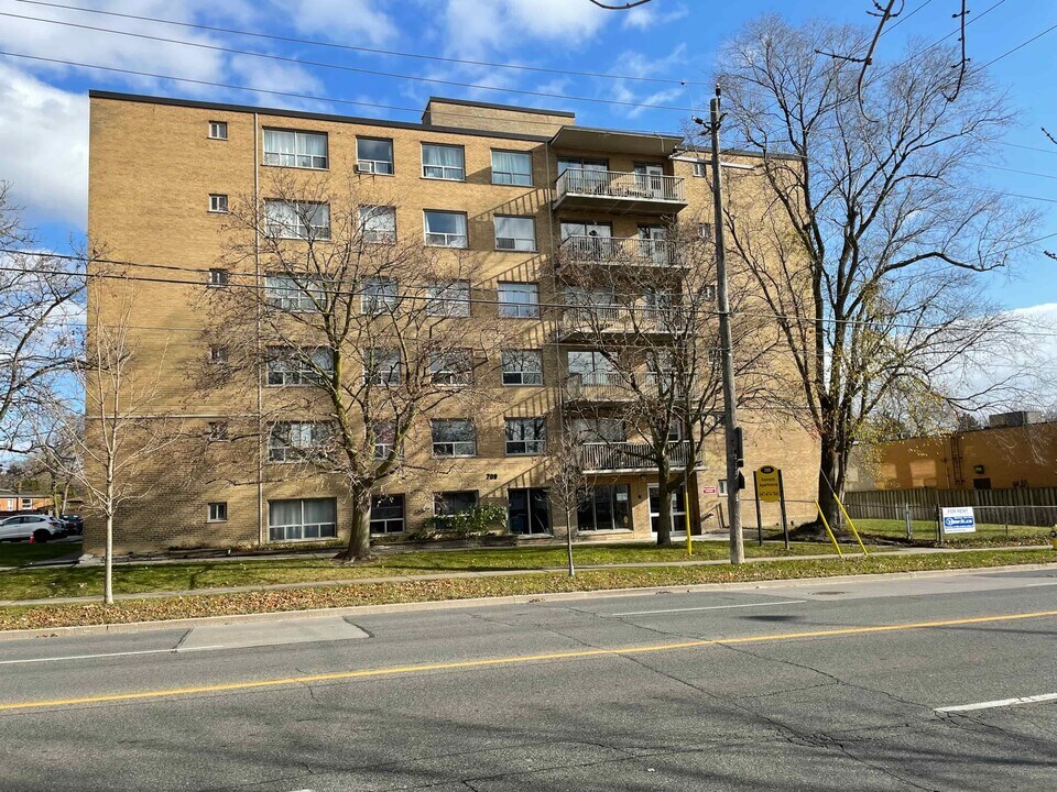 709 KENNEDY APARTMENTS in Toronto, ON - Building Photo