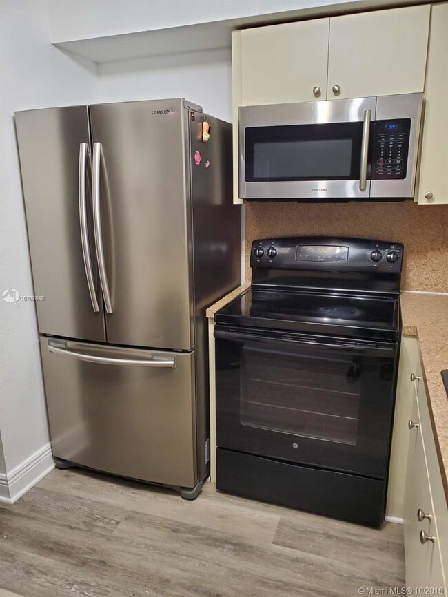 5701 W 25th Ct-Unit -112 in Hialeah, FL - Foto de edificio - Building Photo