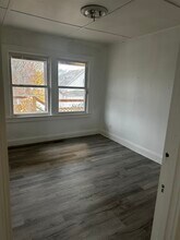 286 Norway Ave, Unit Rear garage apt w parking in Huntington, WV - Building Photo - Building Photo