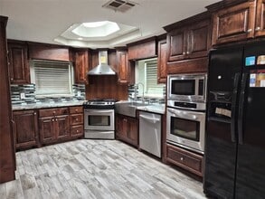 209 Florence St in West Orange, TX - Building Photo - Building Photo