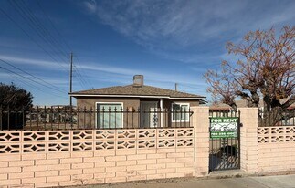 711 Windy Pass in Barstow, CA - Building Photo