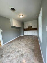720 N Lincoln Ave, Unit A in Sand Springs, OK - Foto de edificio - Building Photo