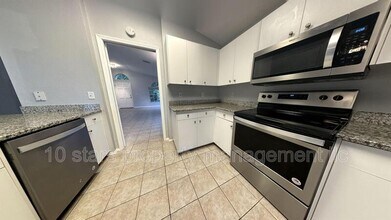 4768 Ridgemoor Cir in Palm Harbor, FL - Building Photo - Building Photo