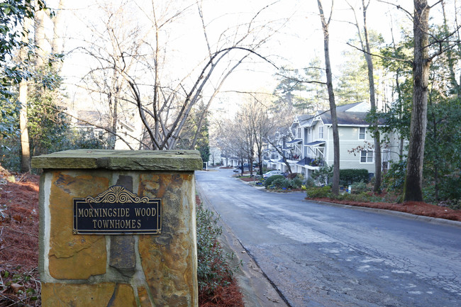 Morningside Woods Townhomes in Atlanta, GA - Foto de edificio - Building Photo