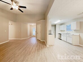 8583 Misty Creek Cir in Snellville, GA - Foto de edificio - Building Photo