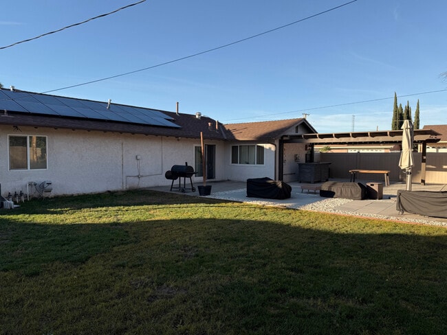 168 W Wedgewood Ct in Rialto, CA - Building Photo - Building Photo