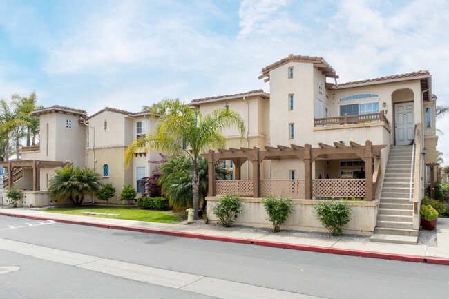 Oak Creek Villas in Santa Maria, CA - Foto de edificio - Building Photo