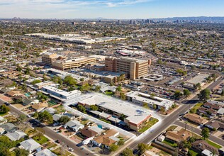 Berridge Villa Apartments in Phoenix, AZ - Foto de edificio - Building Photo