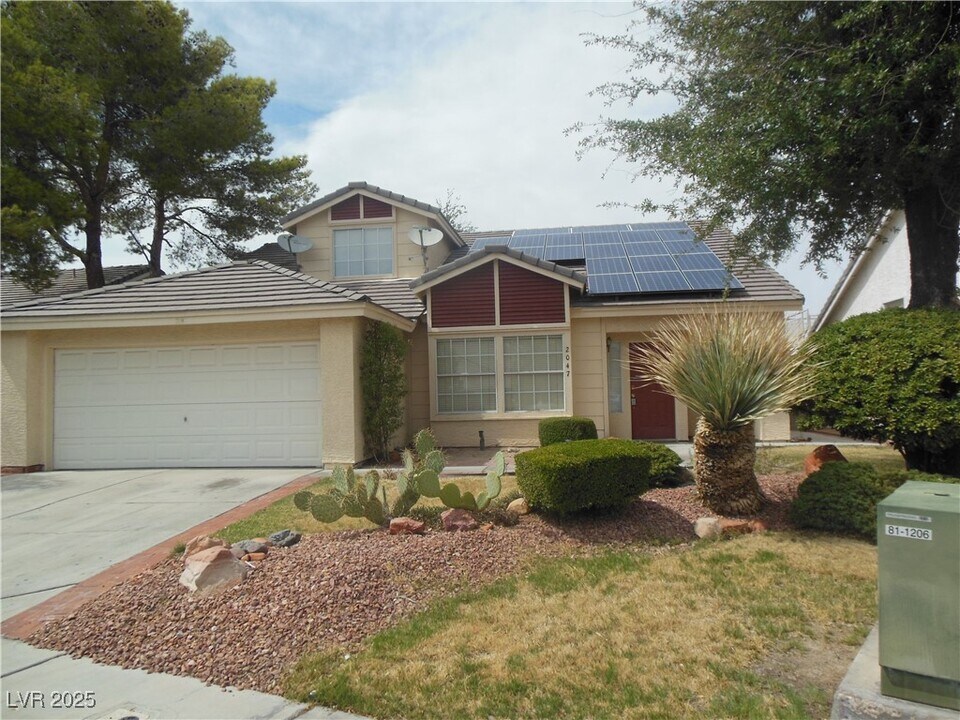2047 Angel Falls Dr in Henderson, NV - Foto de edificio