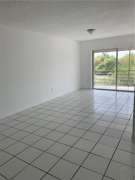 4131 Stirling Rd, Unit 304 in Davie, FL - Building Photo