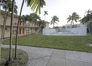 50-60 S Shore Dr in Miami Beach, FL - Building Photo - Building Photo