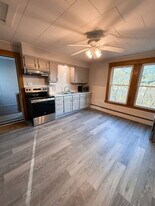 584 Pleasant St in Lewiston, ME - Building Photo