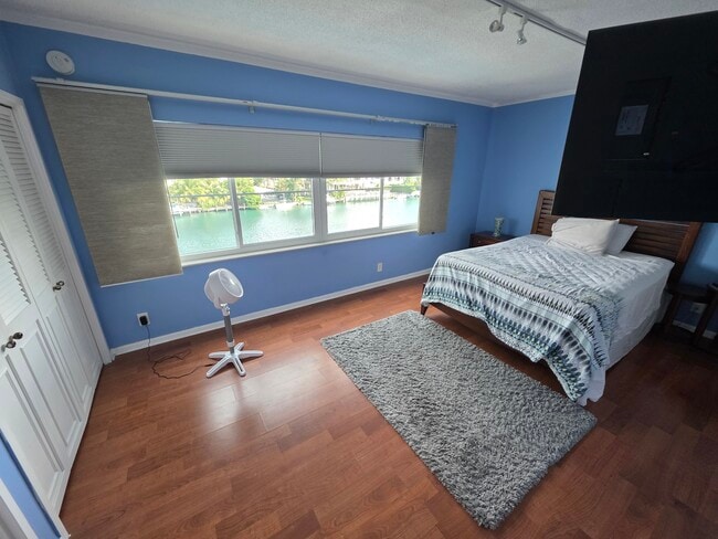 9381 E Bay Harbor Dr, Unit # 504 N in Bay Harbor Islands, FL - Foto de edificio - Building Photo