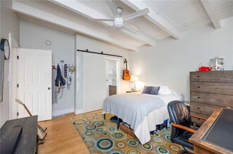 5102 E Ocean Blvd in Long Beach, CA - Building Photo - Building Photo