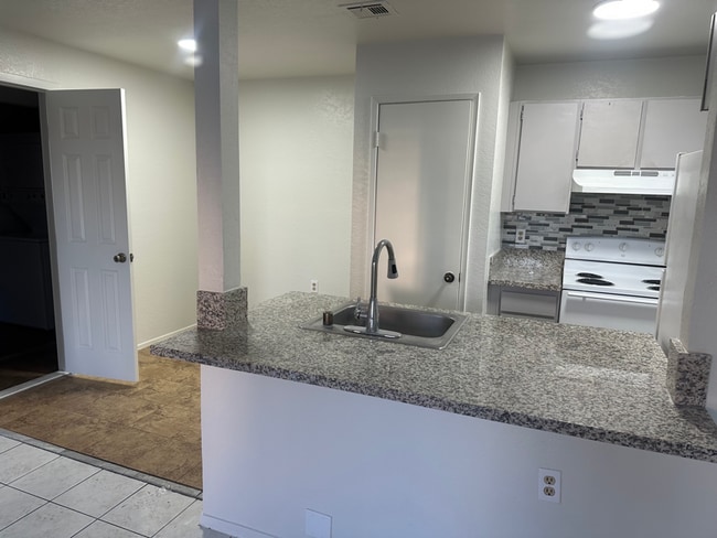 3925 Aquamarine Way in Las Vegas, NV - Building Photo - Building Photo