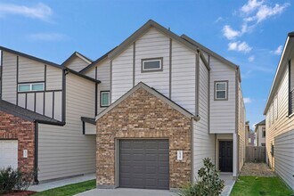 15345 Estrella Rd E in Houston, TX - Building Photo - Building Photo